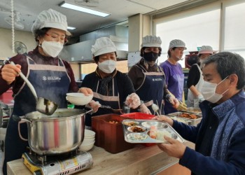 속초시노인복지관 경로식당 운영 재개 이미지
