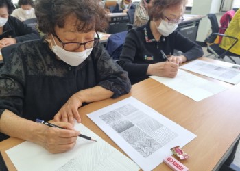 속초시노인복지관 문화예술교육 지원사업(미술교실)  교육 진행 이미지