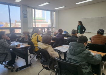2023년 노인일자리사업 참여자 최종 간담회 및 평가회 진행 이미지