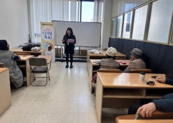 2025년 강원 문해교육 지원사업 '디지털 톡톡!' 이미지