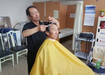 3월 이미용 지원서비스 실시(복지관 내부) 이미지