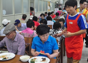 초복맞이 무료급식 실시 이미지