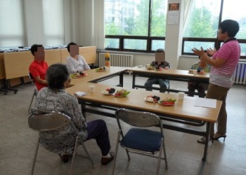 2015 독거노인 친구만들기사업 우울증 집단 레크리에이션 실시 이미지