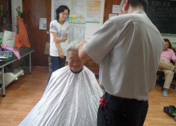 경로당 활성화사업 이·미용 서비스 연계 진행 이미지