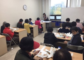 노인사회활동지원사업 보육교사 도우미 활동교육 이미지
