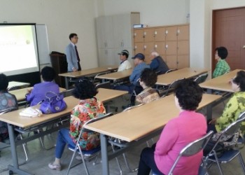 노인사회활동지원사업 의료기관 도우미 활동교육 이미지