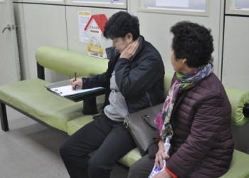 희망복지지원단 '이동상담실' 상담실시 이미지