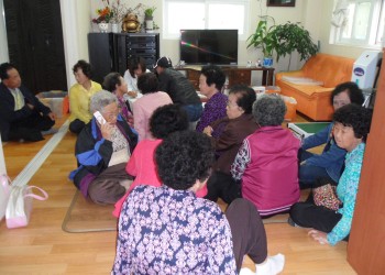 강릉아산병원 연계 10월 경로당 순회 건강 진료 이미지
