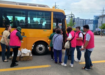 노인맞춤돌봄서비스사업 &#034;맑은하늘과 보라빛 라벤더 향기에 흠뻑 취해본 흐뭇한 나드리&#034; 사회참여 문화활동 이미지