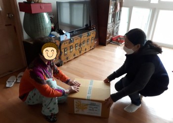 노인맞춤돌봄서비스 이용자 식료품 및 생활용품 지원 이미지